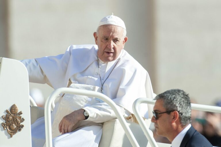 Papa Francesco “Il mondo è assetato di pace”