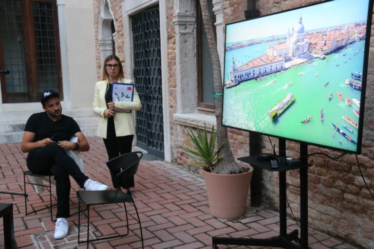 Saype inaugura i “Fuori Padiglione Venezia”