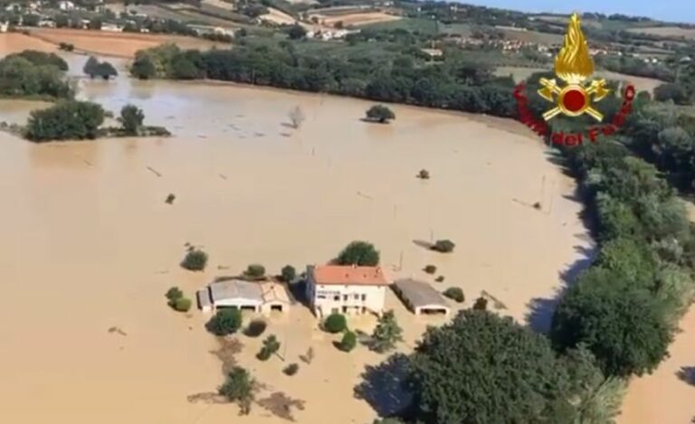 Marche, proseguono le ricerche dei due dispersi