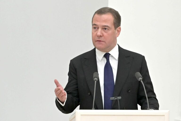 Medvedev “Useremo ogni arma per difendere i territori annessi”