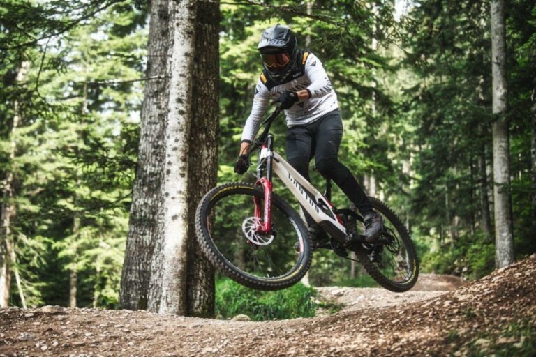 Nuovi Pirelli Scorpion Race, per il Gravity Racing, Enduro e Downhill