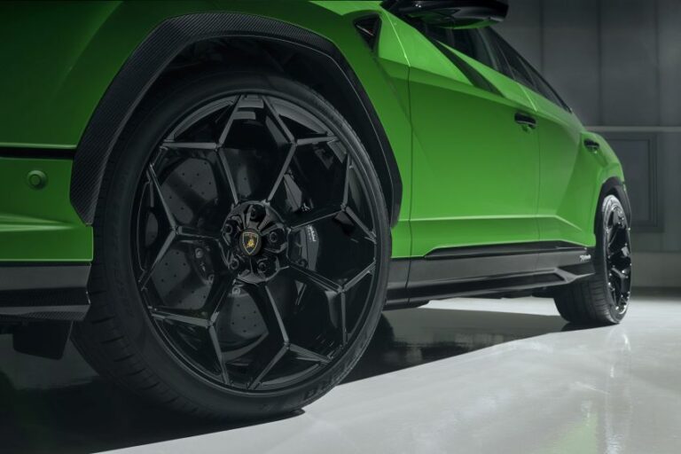 Pirelli, nuovo record per P Zero Trofeo R con Lamborghini