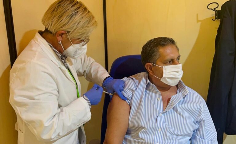 Vaccino, quarta dose per il Presidente della Liguria Giovanni Toti