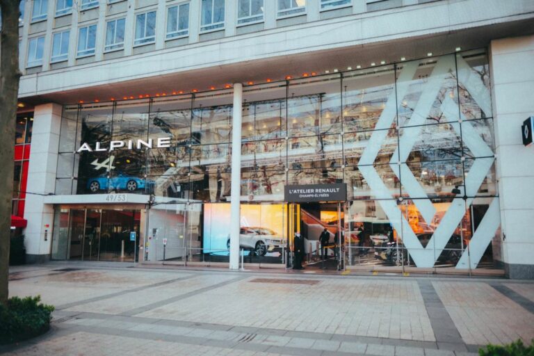 Cambia volto l’Atelier Renault sugli Champs-Elysèes