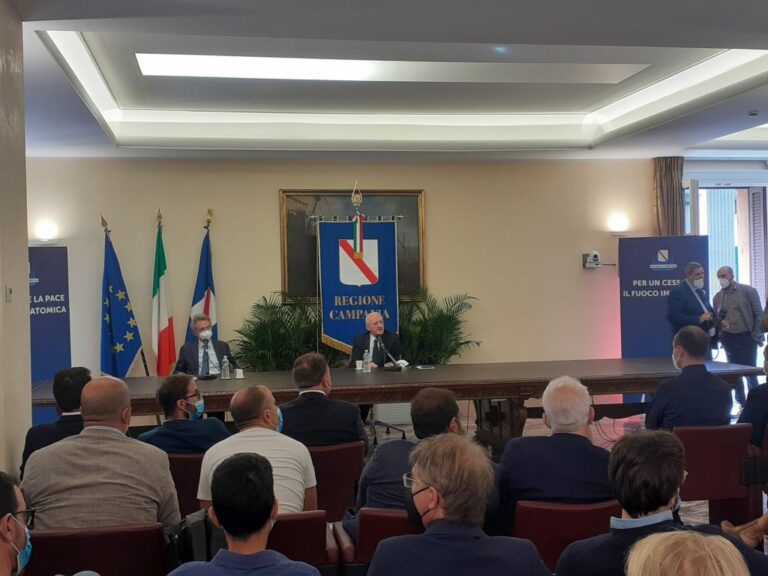 Il 28 a Napoli manifestazione per la pace, De Luca “Grande adesione”