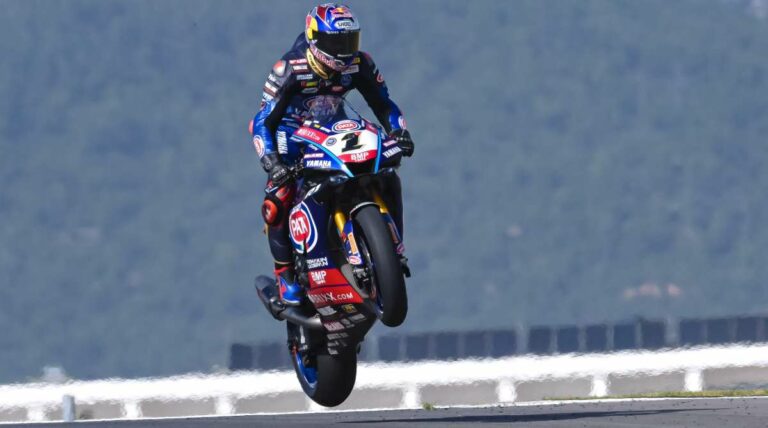 Razgatlioglu vola con le Pirelli di gamma a Portimao