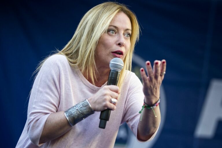 Meloni “Stop bonus inutili, risorse per famiglie e imprese”