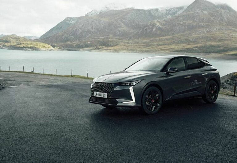 Per la DS 4 un nuovo allestimento Opèra e una versione Performance Line