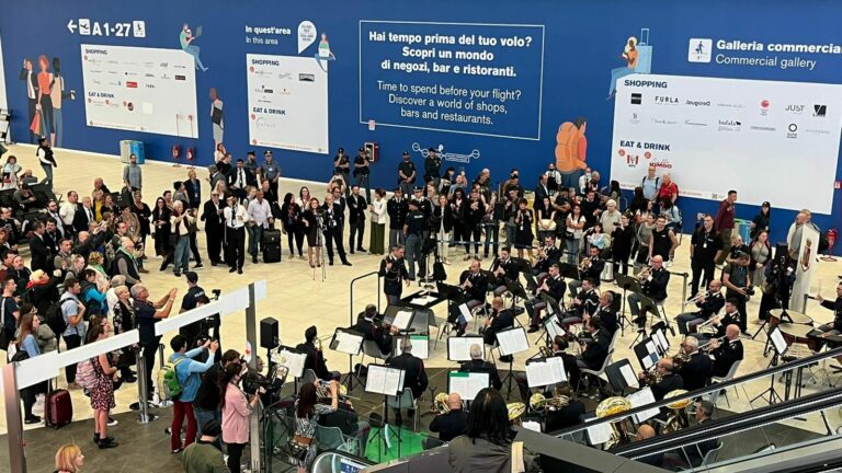 Fanfara della Polizia di Stato si esibisce all’aeroporto di Fiumicino