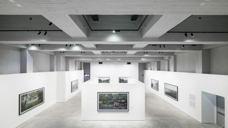 Alle Gallerie d’Italia di Torino in mostra le foto di Gregory Crewdson