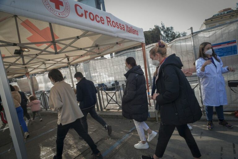 Covid, In italia 69.925 nuovi positivi e 80 decessi