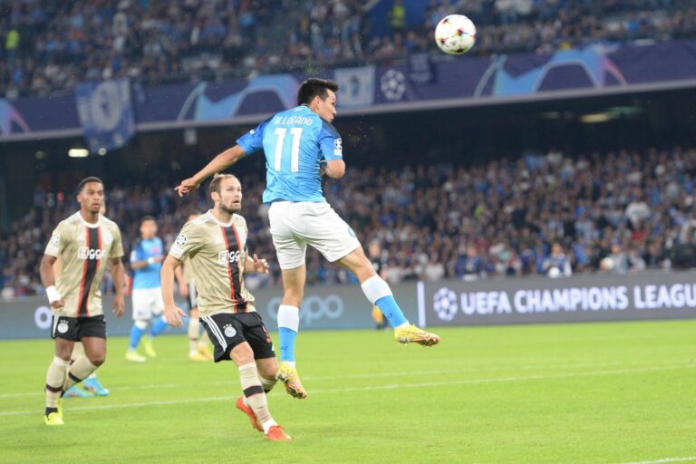 Il Napoli batte 4-2 l’Ajax ed è agli ottavi di Champions