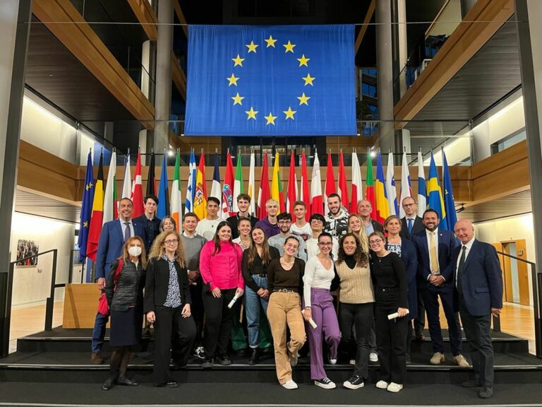 Studenti liguri vincitori concorso regionale visitano Parlamento UE