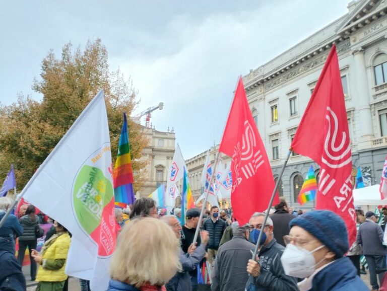 Milano, Manifestazione per la pace in Piazza Scala