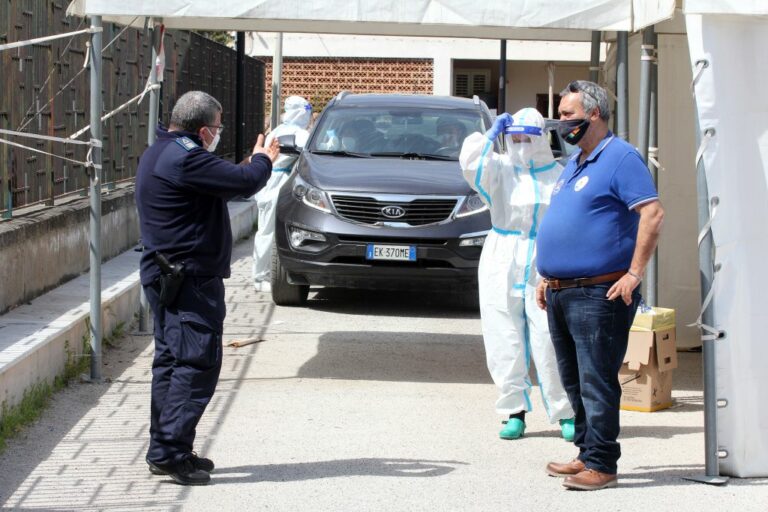 Covid, In Italia 11.606 nuovi positivi e 39 vittime