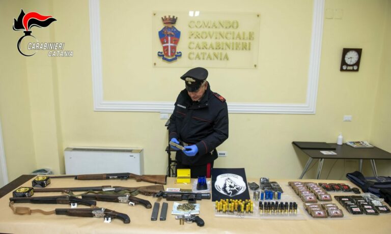Scoperto un arsenale con armi e droga nel quartiere Librino di Catania