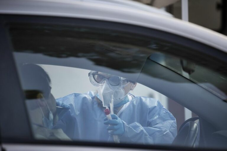 Covid, parametri e ricoveri in terapia intensiva in calo