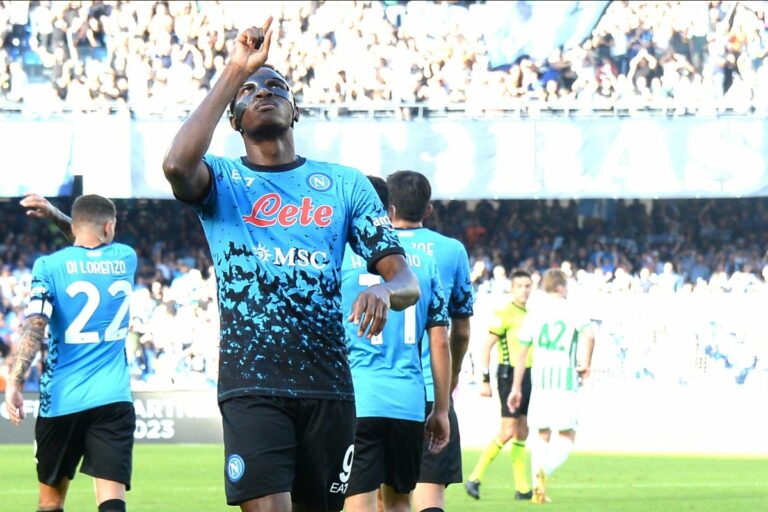 Napoli scatenato, tripletta Osimhen e 4-0 al Sassuolo