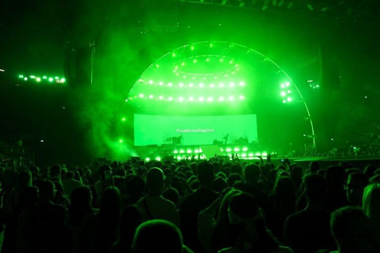 Bosch illumina di verde la platea in attesa del Marco Mengoni Live 2022