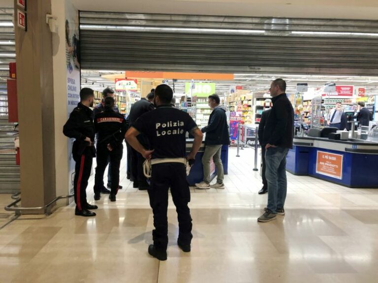 Accoltellamento in un centro commerciale ad Assago. Un morto, tra i feriti il calciatore del Monza Pablo Marì