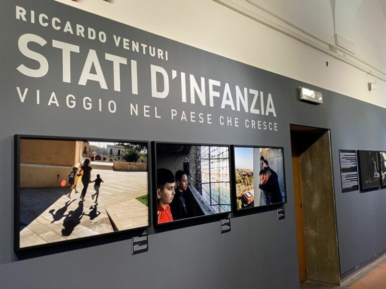 “Stati d’infanzia”, una mostra racconta la povertà educativa in Italia