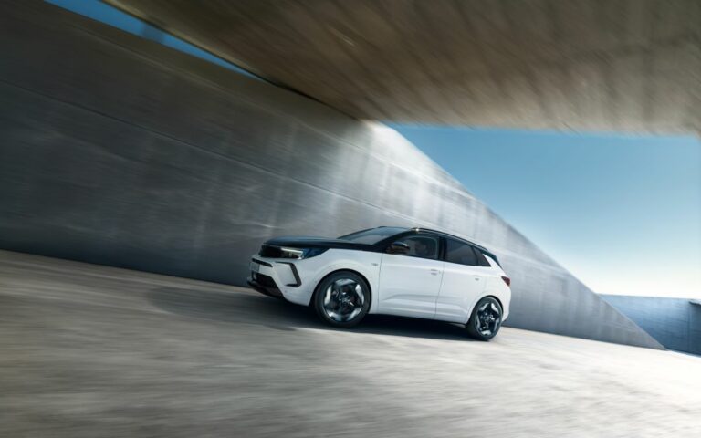 Nuovo Opel Grandland GSe, SUV ad alte prestazioni
