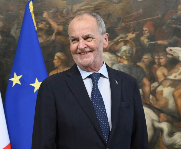 Autonomia, Calderoli bacchetta De Luca: “Chiedeva le stesse cose”