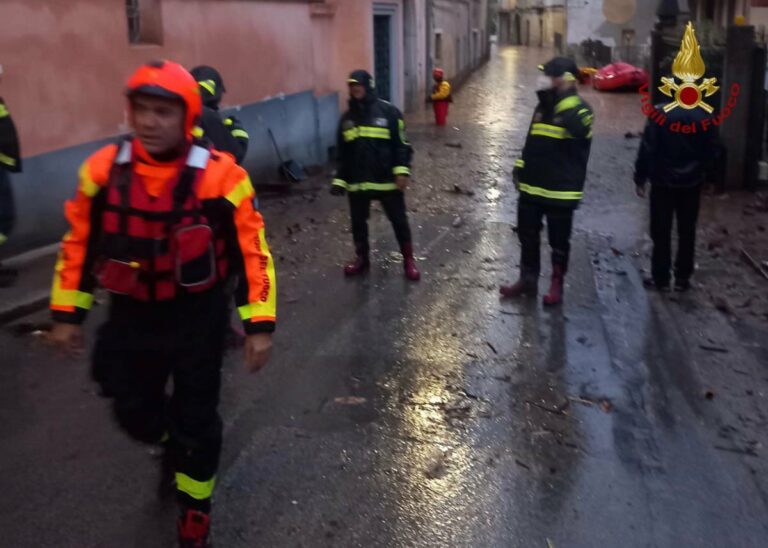 Maltempo, esonda il Solofrana a Salerno. A Roccapiemonte evacuata Rsa