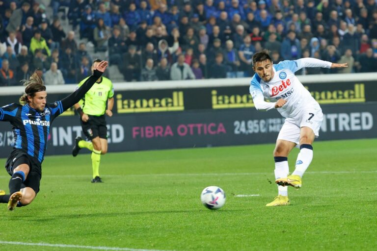 Osimhen ed Elmas ribaltano l’Atalanta, Napoli in fuga