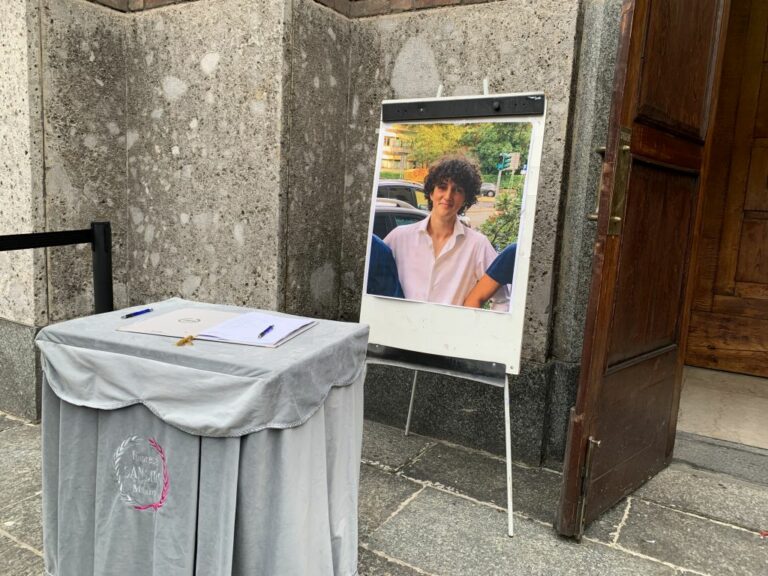 Milano, Lutto cittadino per i funerali del 14enne investito da tram