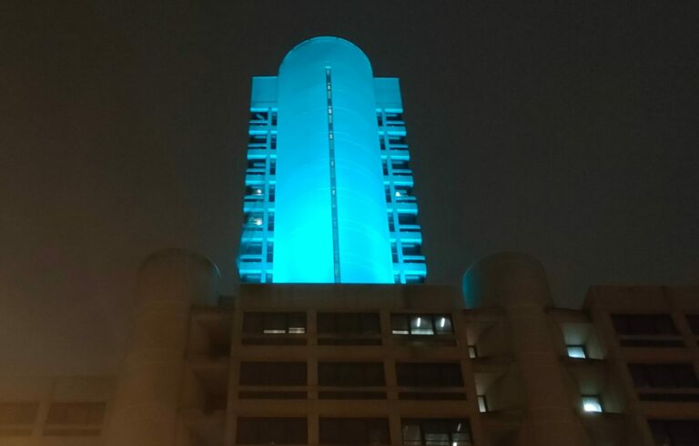 La torre della Regione si illumina di verde per giornata cancro cervice