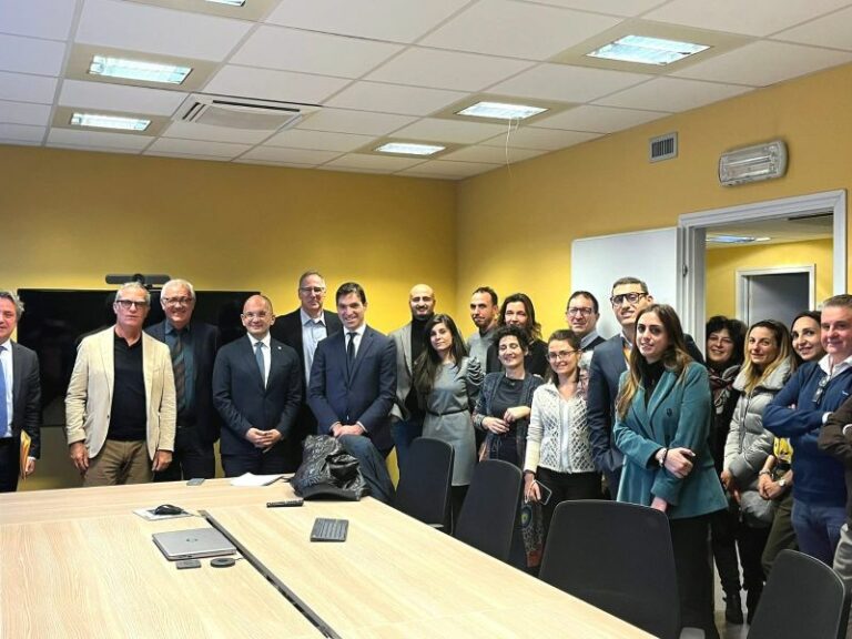 Acquaroli visita la sede di Macerata dell’ufficio per la ricostruzione