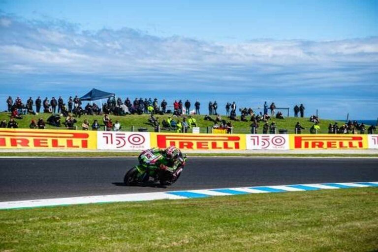 Da Pirelli rain a slick per la vittoria di Jonathan Rea