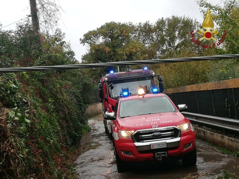 Maltempo nel Lazio, esondazioni, allagamenti e scuole chiuse
