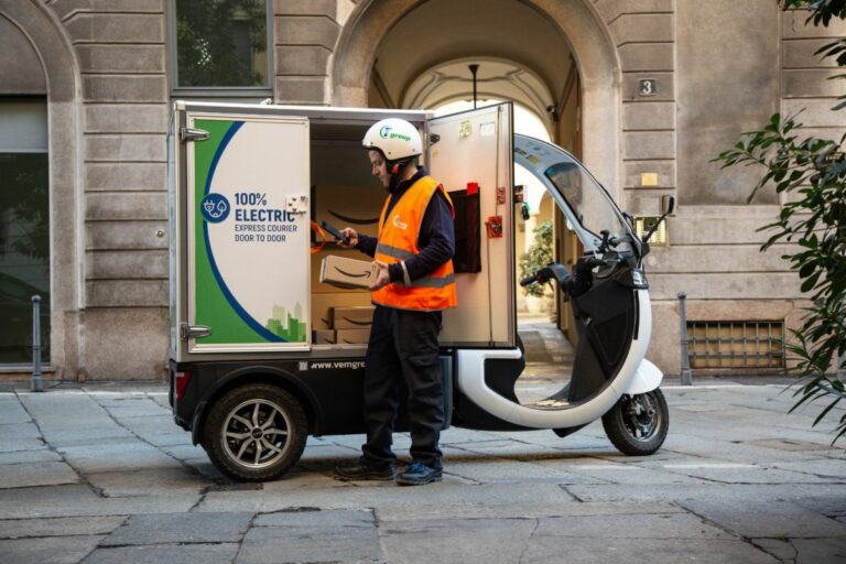 Amazon presenta i suoi hub di micromobilità in Italia