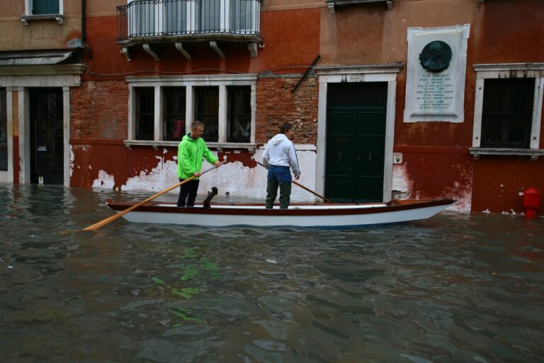 Maltempo, le congratulazioni di Zaia agli operatori Suem 118 di Venezia