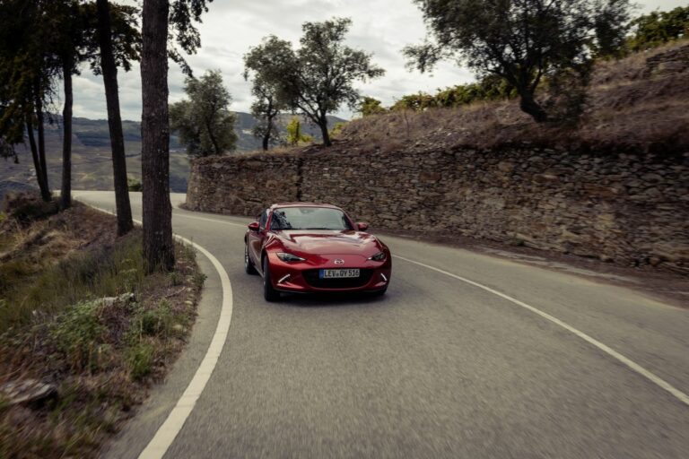 Con la Mazda MX-5 2023 più scelta ed eleganza