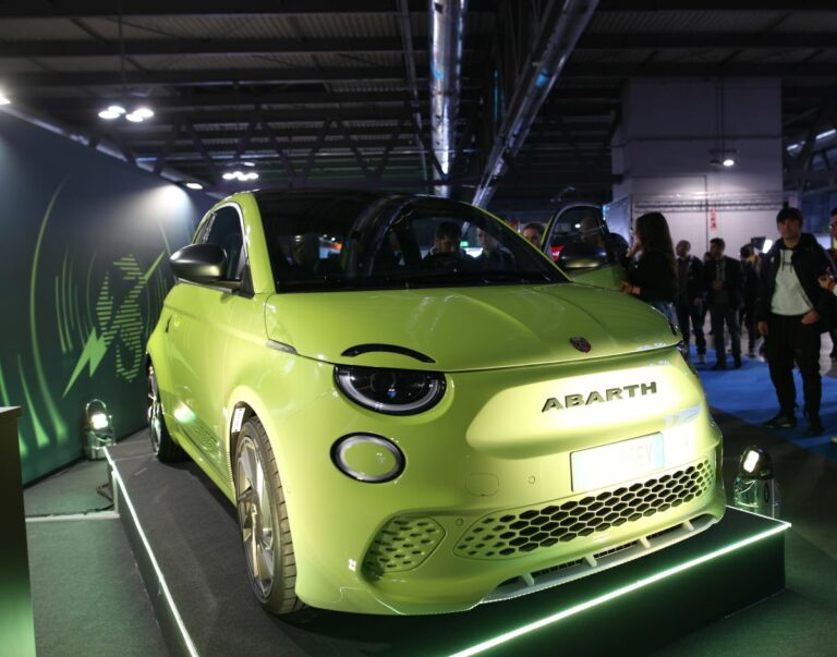La nuova Abarth 500e protagonista alla Milan Games Week&Cartoomics
