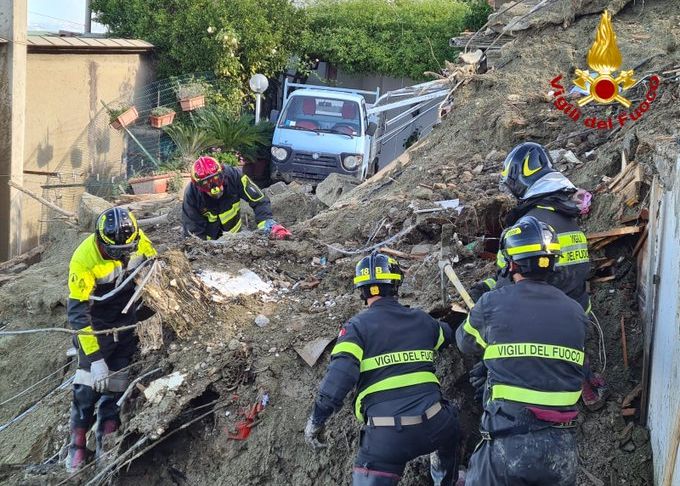 A Ischia proseguono le ricerche, ancora 4 persone disperse