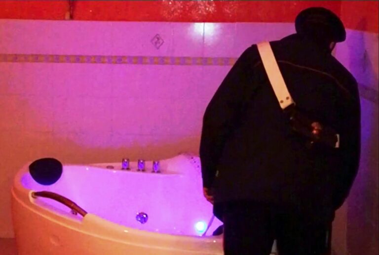 Massaggi orientali a luci rosse, arrestate 2 persone a Roma