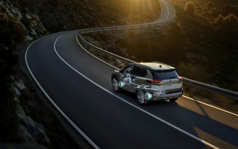 Con e-4orce la trazione integrale Nissan diventa elettrica