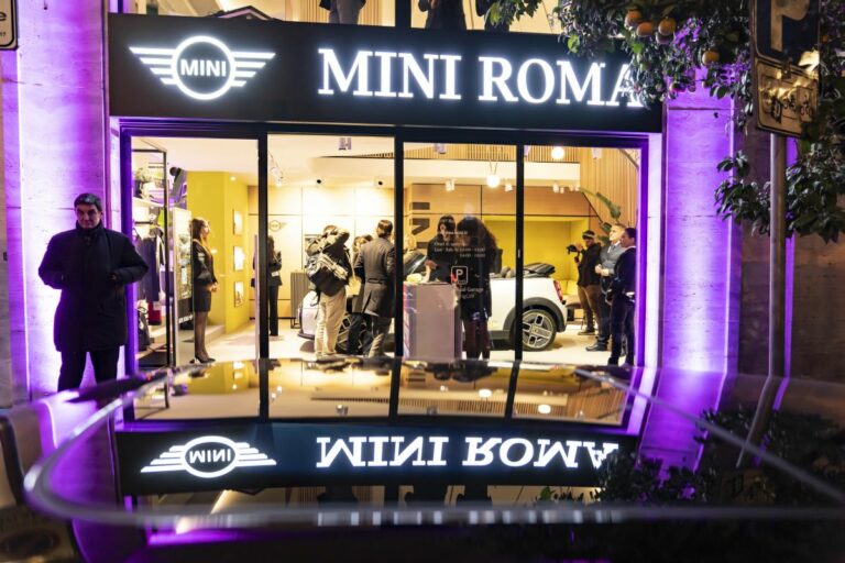 Apre le porte il rinnovato Mini Urban Store di Roma