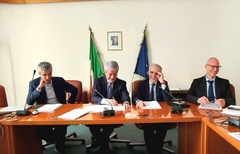 Sanità, firmato il rinnovo del contratto per 550 mila dipendenti