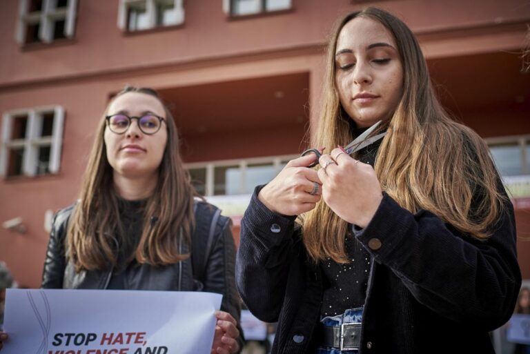 Protesta di docenti e studenti della Bicocca contro la morte di Mahsa Amini