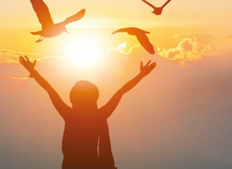 Libri, esce “Viaggio in una vita sospesa” di Elvira Frojo