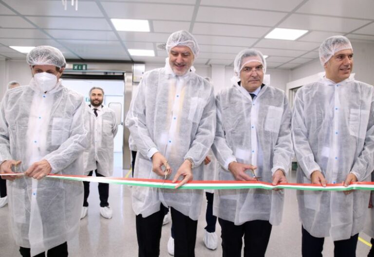 Abruzzo, Marsilio all’inaugurazione del nuovo reparto sterile di Alfasigma