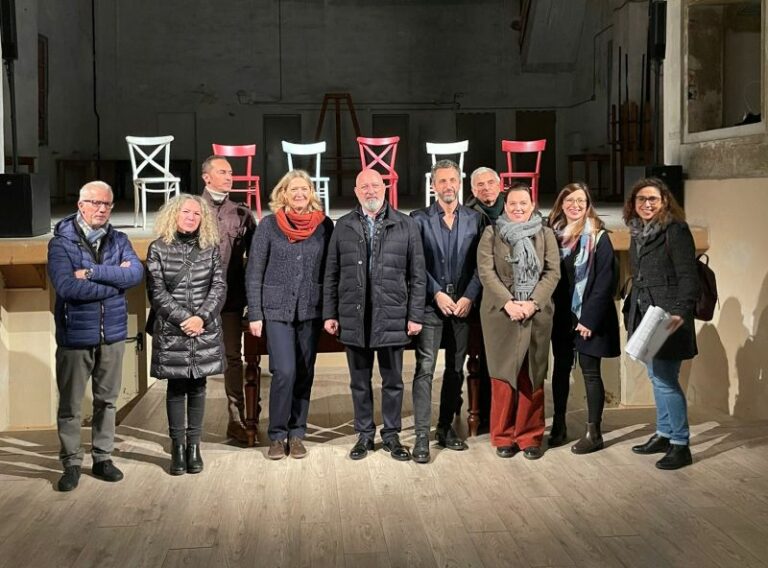 Reggio Emilia, Bonaccini visita teatri sociali