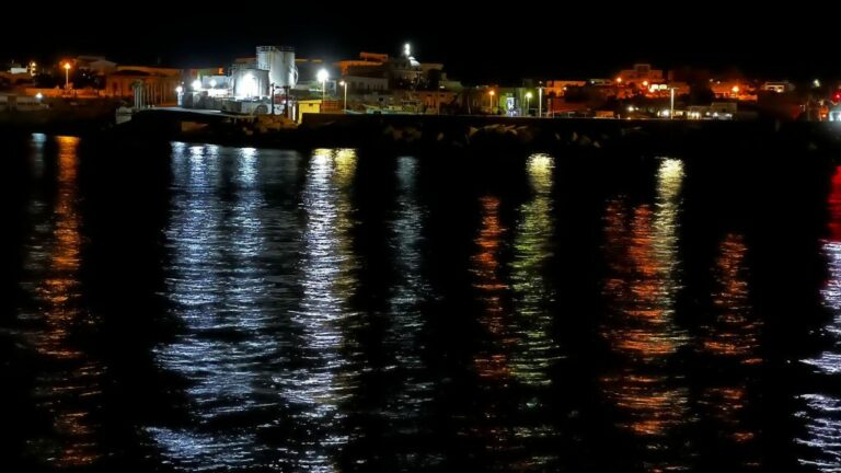 Immigrazione, Altro sbarco a Lampedusa. Portati in salvo 40 naufraghi