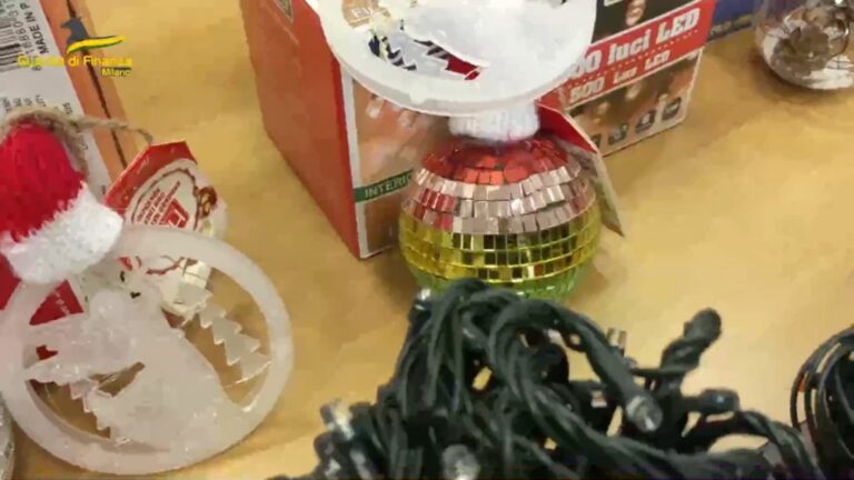 Milano, sequestrati un milione di articoli natalizi non sicuri
