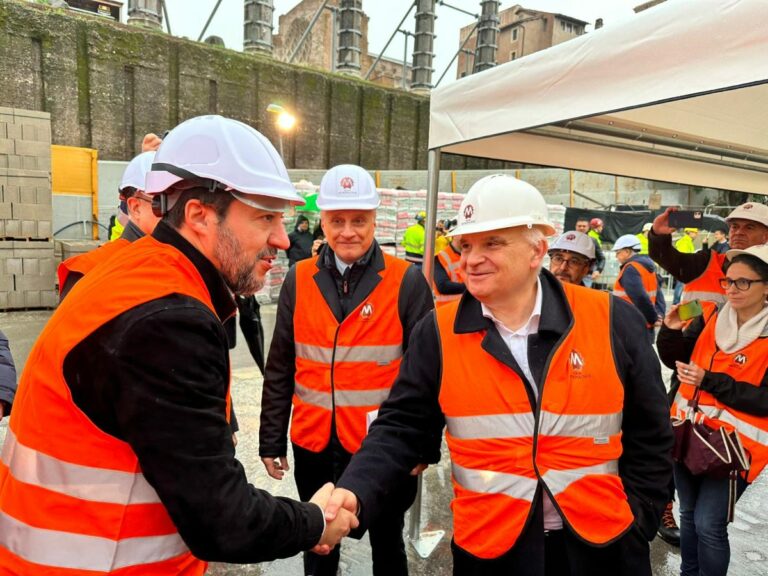 Infrastrutture, Salvini “Superare i signori del No”